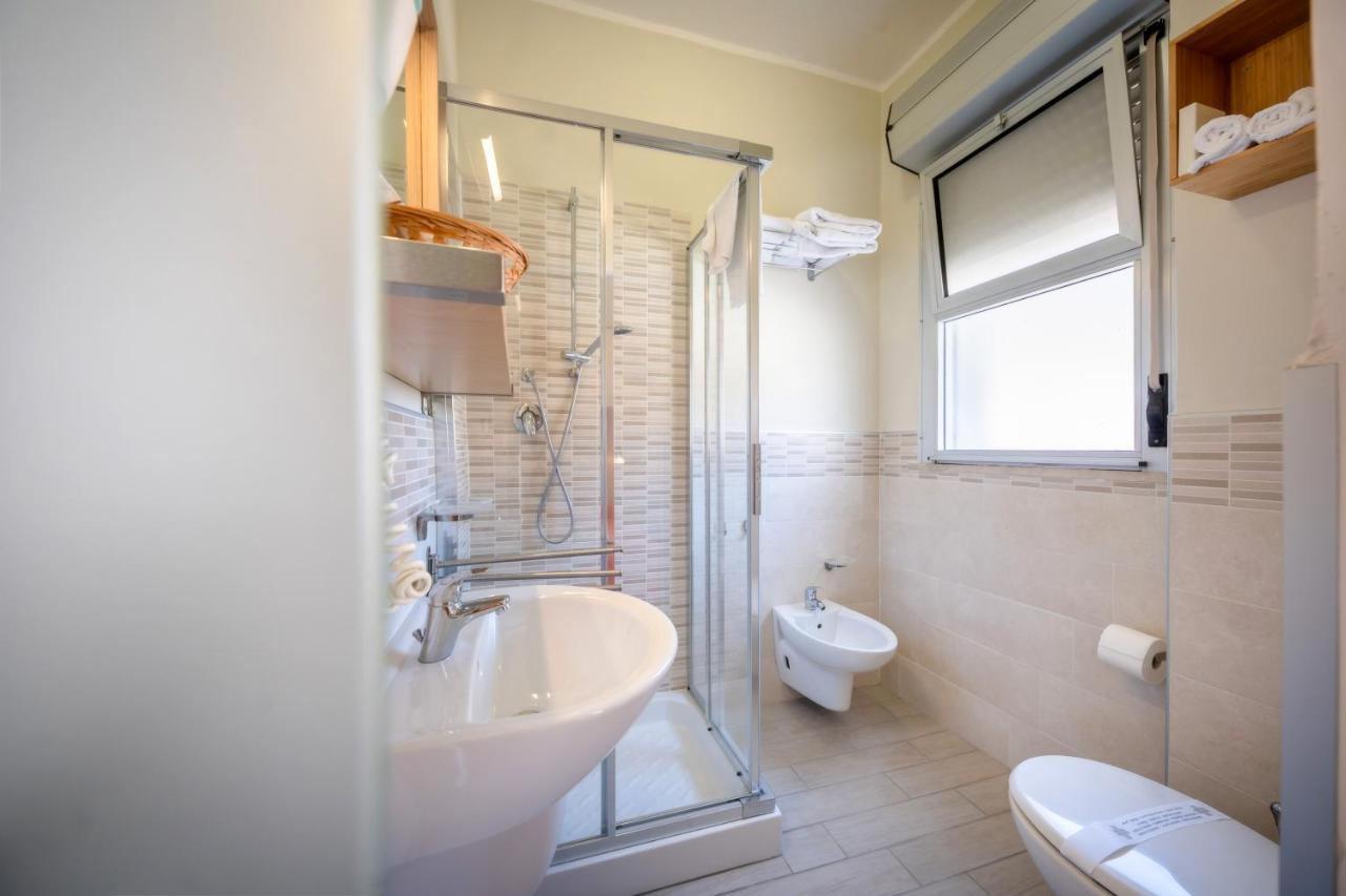 Hotel Firenze Каорле Екстериор снимка