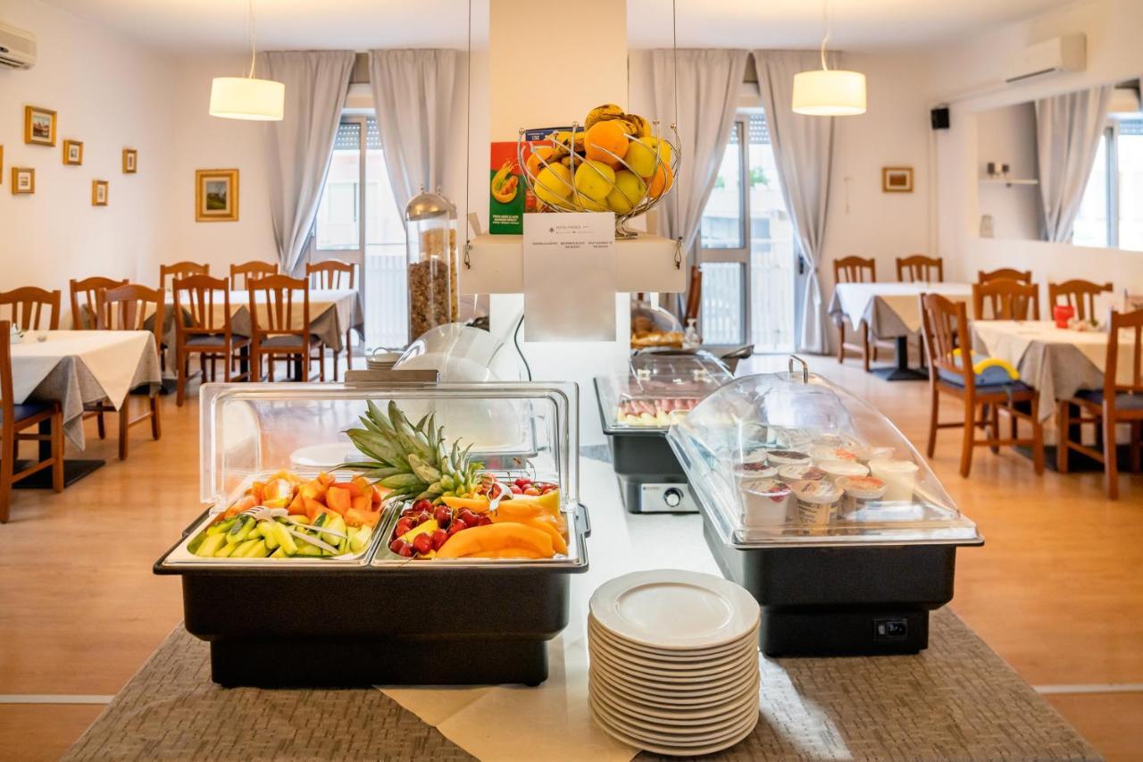 Hotel Firenze Каорле Екстериор снимка