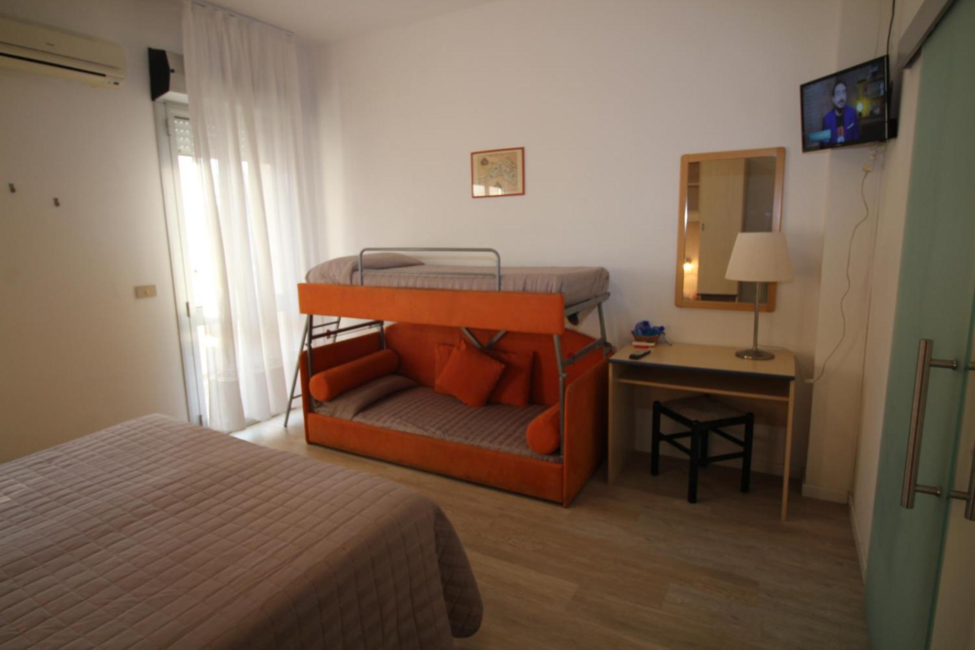Hotel Firenze Каорле Екстериор снимка