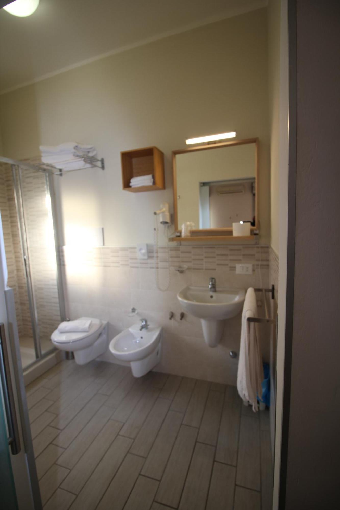 Hotel Firenze Каорле Екстериор снимка