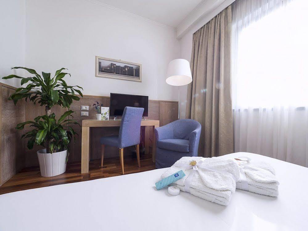 Hotel Firenze Каорле Екстериор снимка
