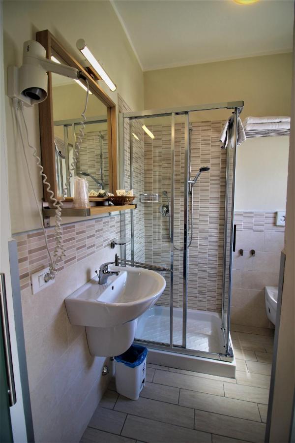 Hotel Firenze Каорле Екстериор снимка